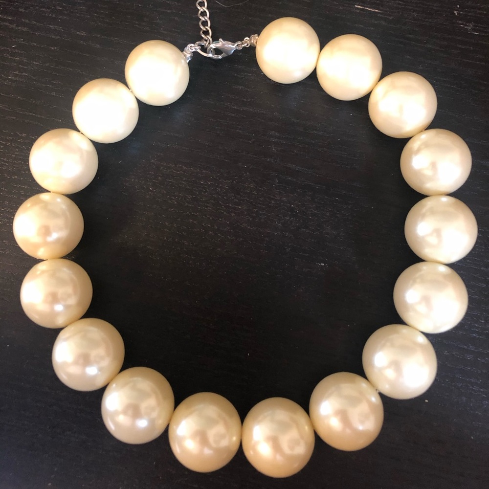 Faux Pearl Choker Necklace